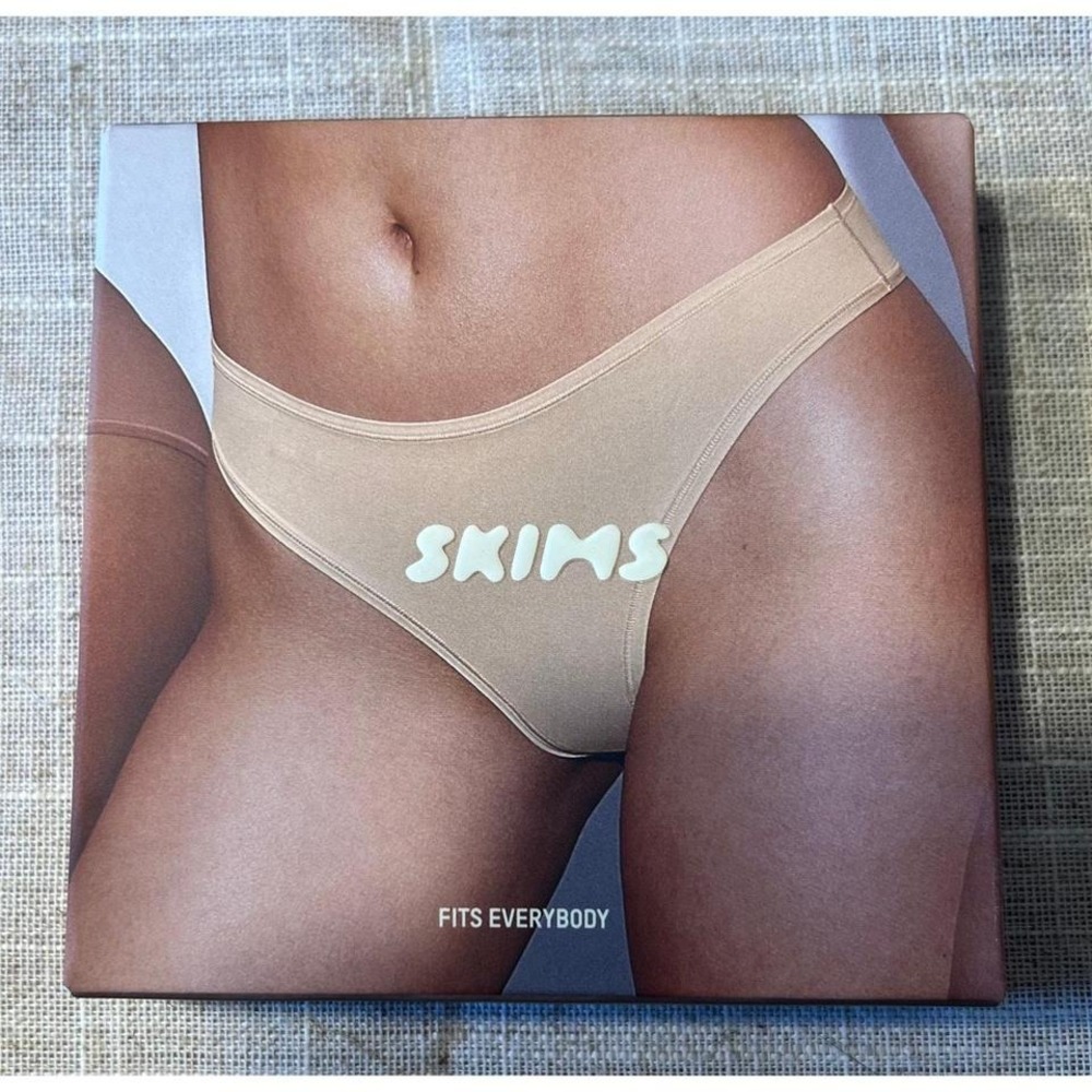 SKIMS Fits Everybody Thong Clay Large NWT